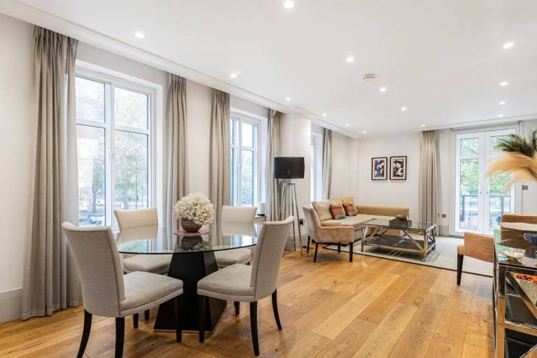 Holiday apartment with 2 rooms for 6 persons in London