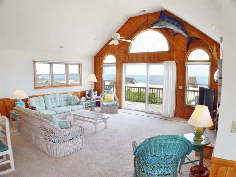 Fabulous oceanfront home, beautifully decorated with ocean to sound views. — photo 3