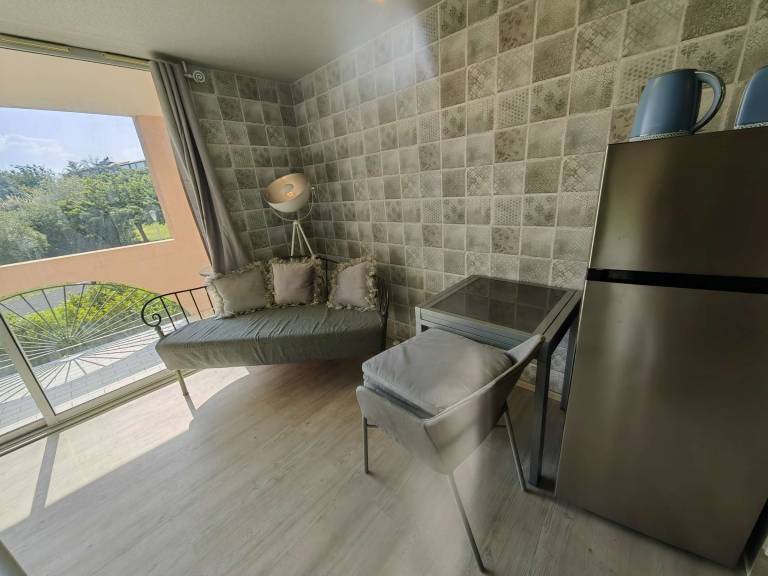Renovated studio with terrace, air conditioning, close to beach — photo 5