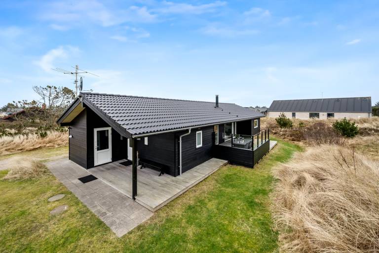 Cottage with terrace & sauna — photo 2