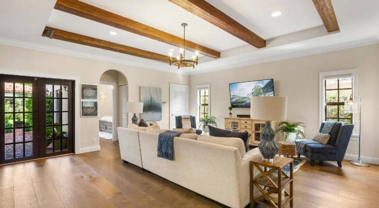 House with barbecue — photo 3