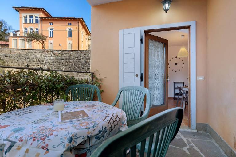 Villa G with Lake View, Private Terrace Steps from Lake Garda — photo 4