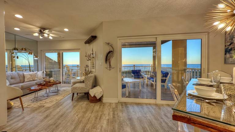 Beachfront Bliss, Breathtaking Views, Natural Beauty, & Private Entrance! — photo 3