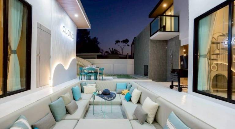 Villa with pool — photo 4