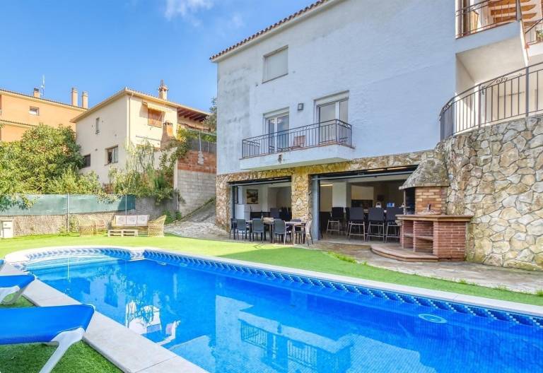 Villa with garden, barbeque & terrace | Garden view in Lloret de Mar