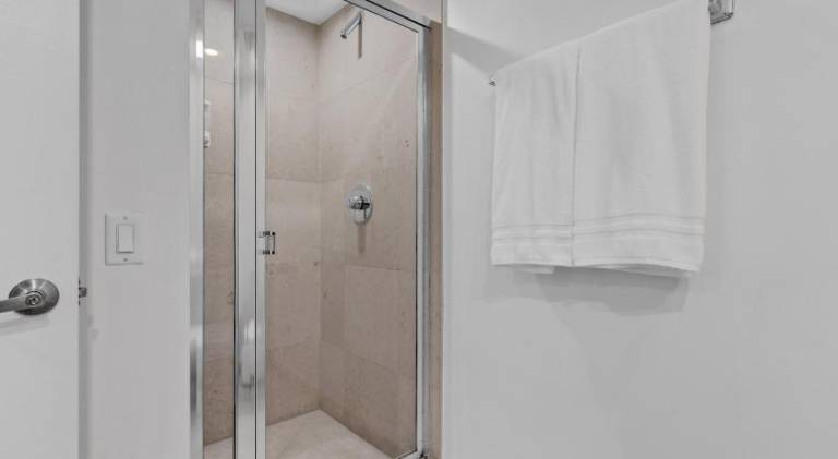Holiday apartment with hot tub, sauna & pool | Near Bayfront Park — photo 3