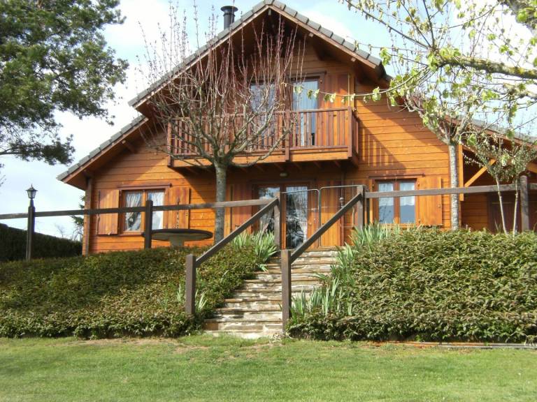 Un hébergement au lac de Pareloup : bonheur tranquille en Aveyron - HomeToGo