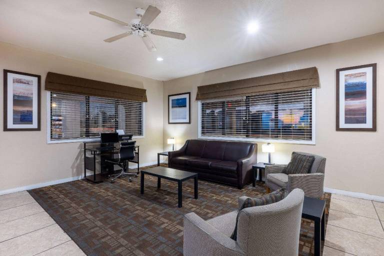 Days Inn by Wyndham Roswell — photo 3