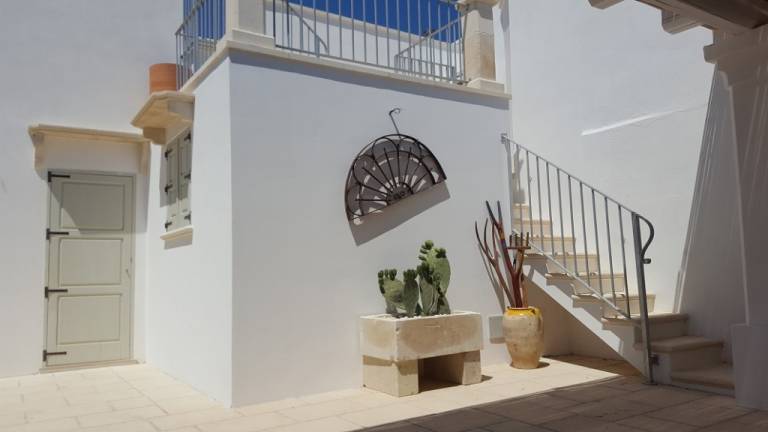 Family-friendly villa with private pool, barbeque & hot tub | Garden view | Pets are welcome — photo 2
