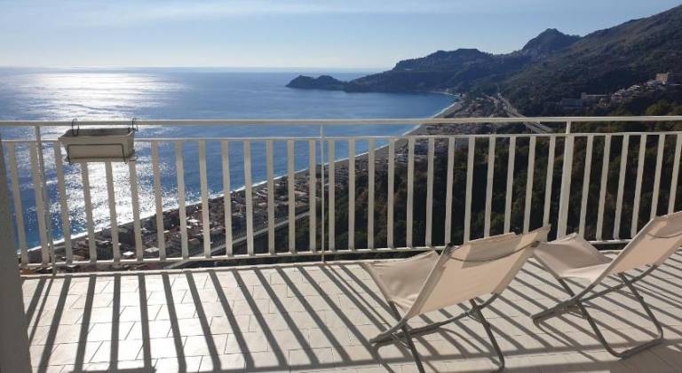 Rental apartment with patio | Beach nearby | Pets are welcome in Taormina