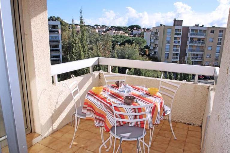 Charming holiday apartment with patio | Beach nearby | Pets are welcome in Sainte-Maxime