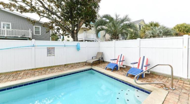 Vacation home with pool — photo 5