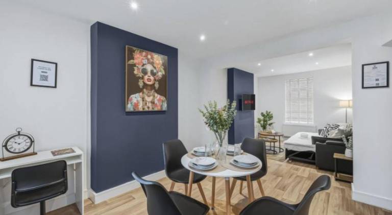 Albert House - Near the High Street - Free Parking, Garden, Fast WiFi and Smart TV by Yoko Property — photo 2