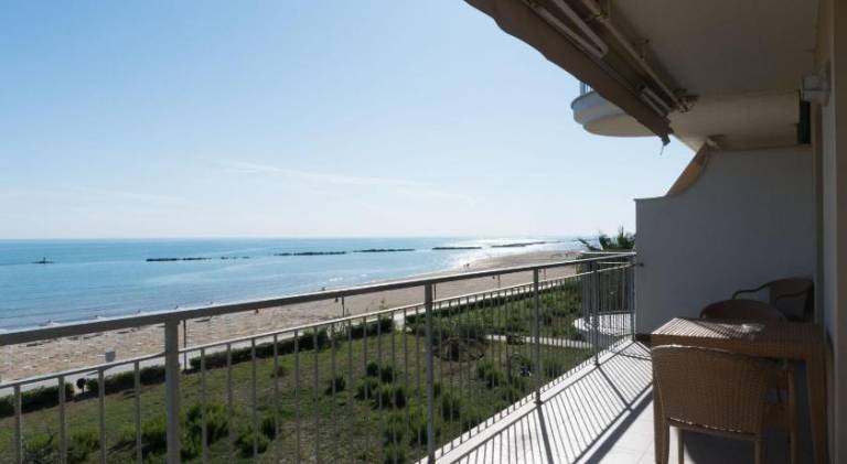 Holiday apartment with pool — photo 4