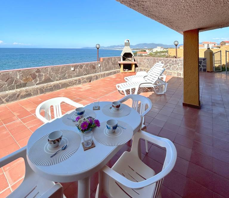 La Casa Di Giò – Beachfront Apartment with Sea View Terrace and Wi-Fi in Valledoria