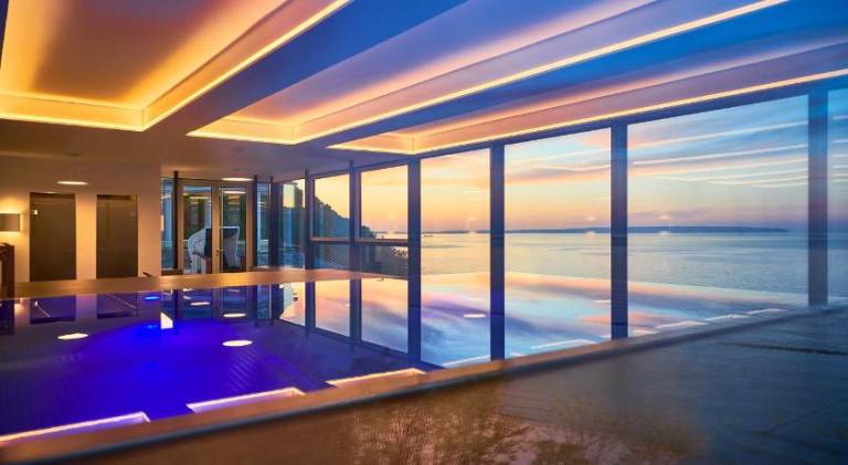 Holiday apartment with pool — photo 2