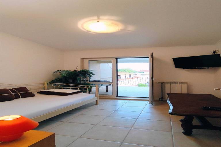 Apartment with pool, yard & terrace | Sea view — photo 2