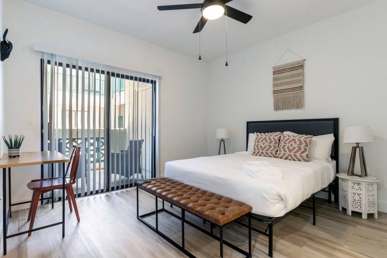 4BR TWO CozySuites at Kierland Commons with pool — photo 5