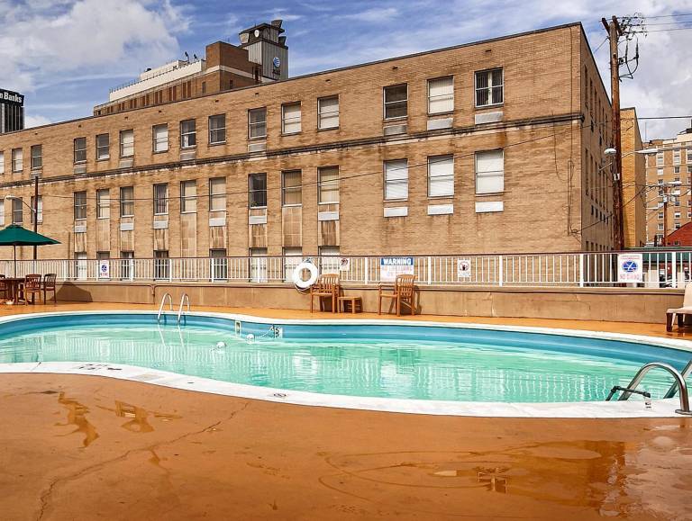 Quality Inn & Suites Charleston — photo 3