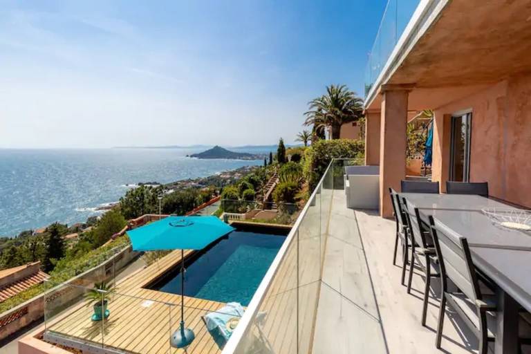 Vacation home with terrace, yard & heated pool | Beach view — photo 3