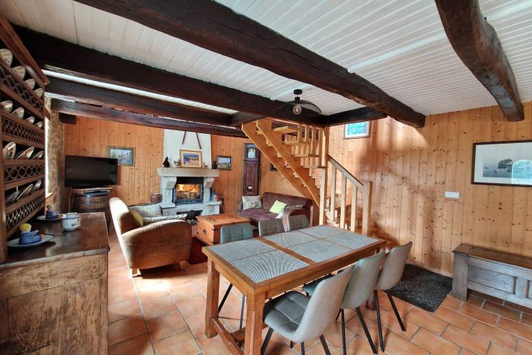 House with patio, yard & BBQ — photo 4