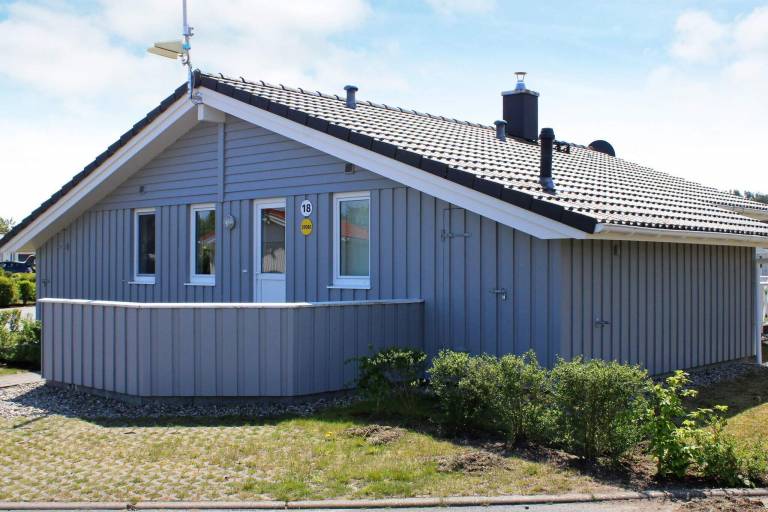 Vacation home with sauna, yard & grill | Next to the beach | Pets are welcome — photo 4