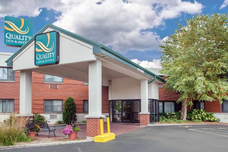 Quality Inn & Suites Green Bay Downtown in Lam