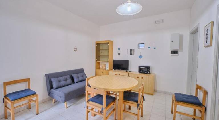 House with 2 rooms for 4 persons in Alezio