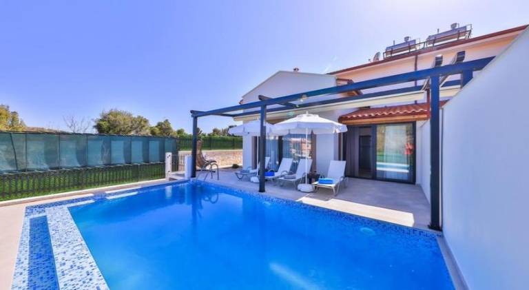 100 m&sup2; Villa