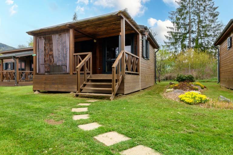 Child-friendly lovely chalet with terrace, heated pool & fast internet | Garden view | Pets are welcome in Guebwiller