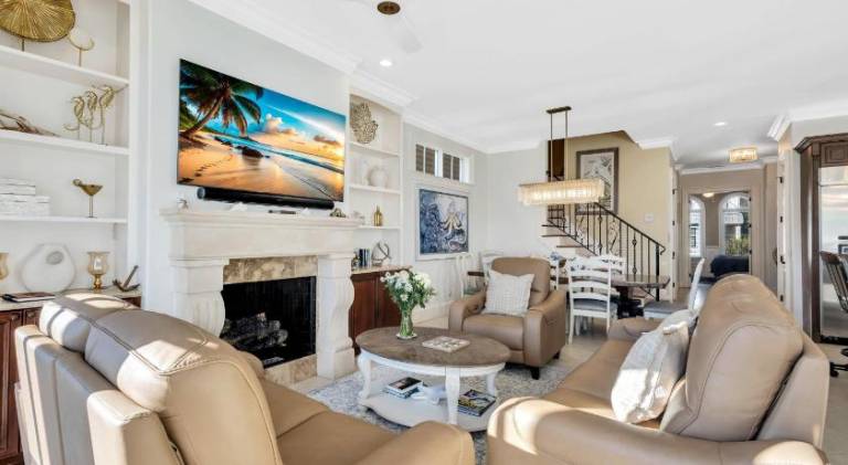 Vacation home with pool — photo 4