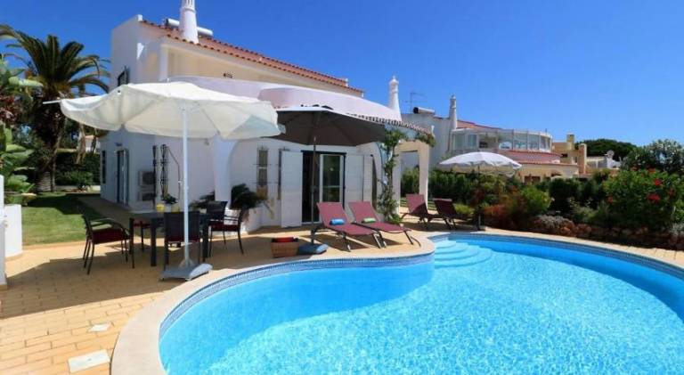 Fully equipped pleasant villa with barbeque & pool | Dogs allowed in Loulé