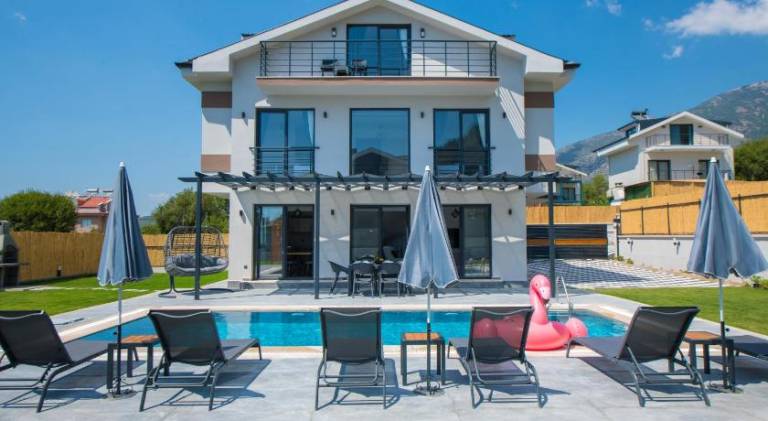 Villa with terrace, barbecue & private pool in Mugla