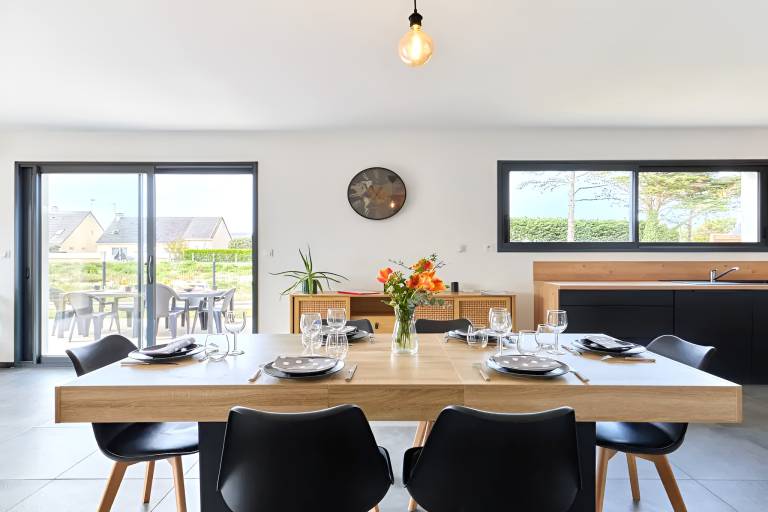 Vacation home with barbecue, yard & terrace — photo 4