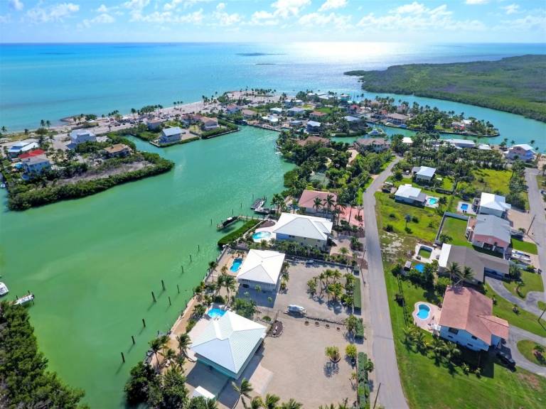 Pier Pressure Luxury Waterfront Pool Home, 100' Dock — photo 3