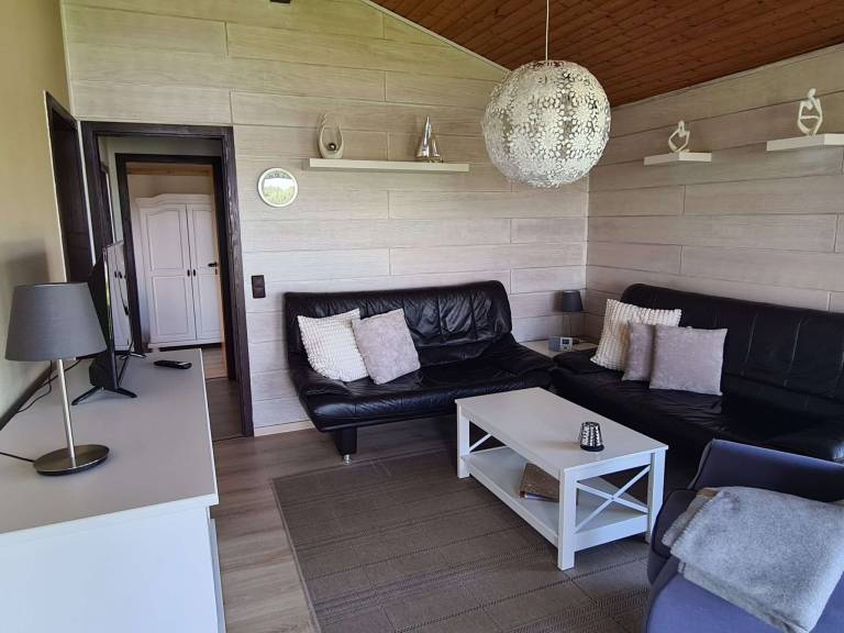 Vacation home with BBQ, patio & yard — photo 4