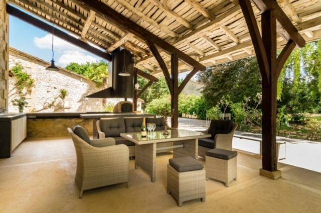 Fully equipped villa with yard, barbeque & private pool | Perfect for remote work | Pets are welcome — photo 3