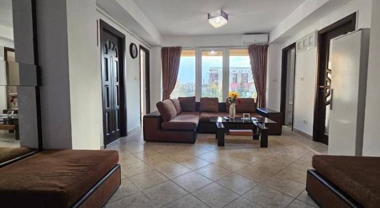 Apartment with 2 rooms for 10 persons in Constanta