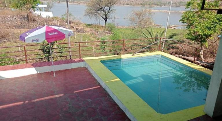 Villa with grill, patio & pool | Pets allowed — photo 3