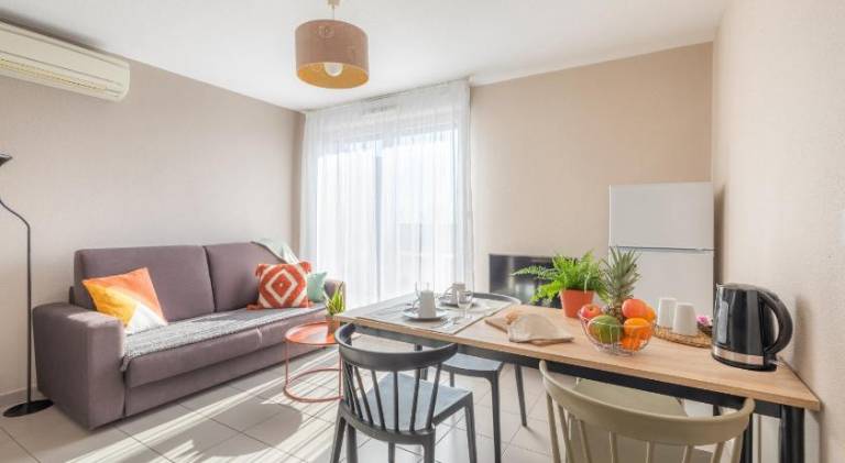 Serviced apartment with pool, garden & terrace | Perfect for remote work — photo 5