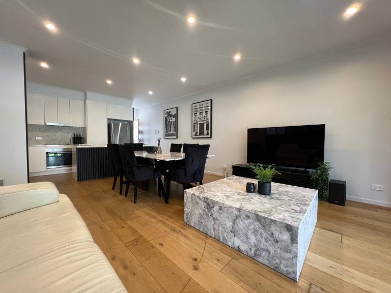 Peaceful 3BR 2BA with Parking Near Airport and CBD