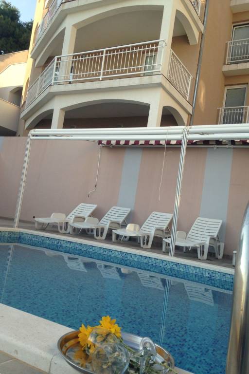 Holiday apartment with grill, pool & terrace in Omis