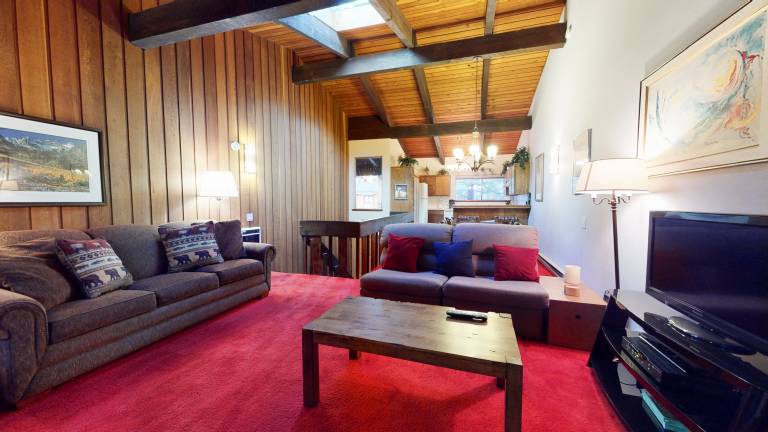 Fully equipped beautiful condo with jacuzzi, sauna & pool | Close to the ski | Pets are welcome — photo 4