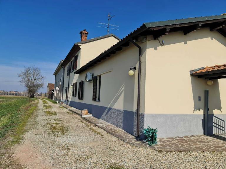 Casa  Broni
