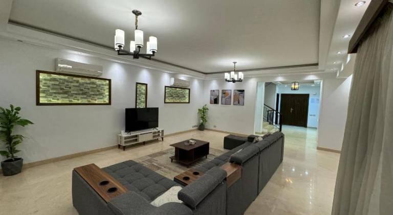 Villa with 5 rooms for 10 persons — photo 3