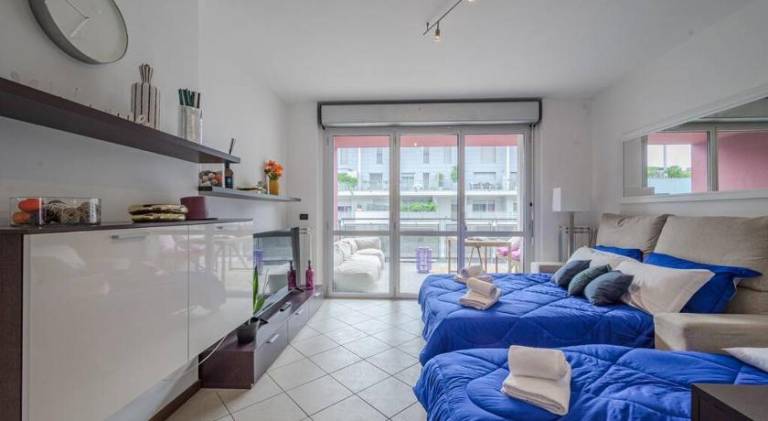 Rental apartment with patio — photo 2