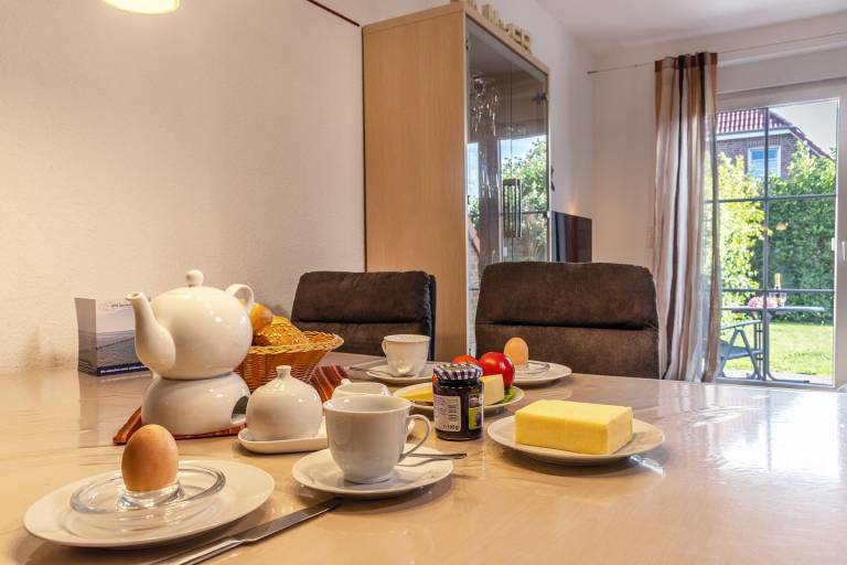 Dieses Reihenmittelhaus besticht mit seiner freundlichen Einrichtung. Auf ca. 62 qm haben 4 Personen und 1 Kleinkind genügend Platz.. — photo 2