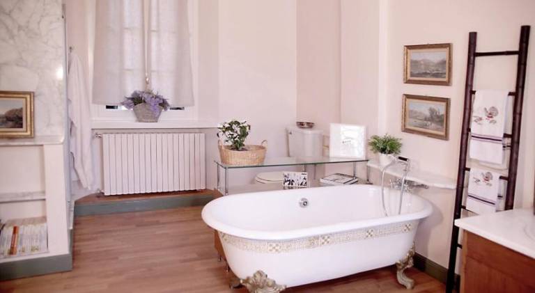 Big apartment with terrace | Close to Como Cathedral | Perfect for remote work | Pets are welcome — photo 3