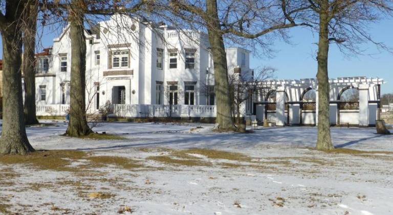 Waterfront Retreat Center in Bron