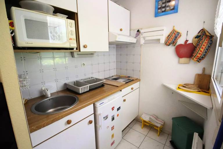 Apartment with patio — photo 2